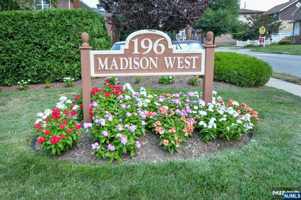 196 W Madison Avenue 15