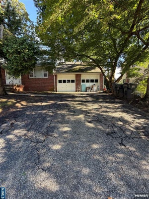212 E CLINTON AVE # 2, BERGENFIELD, NJ 07621 - Image b92934bf7d1e2d8480af6fa1065d23d2/4203543996