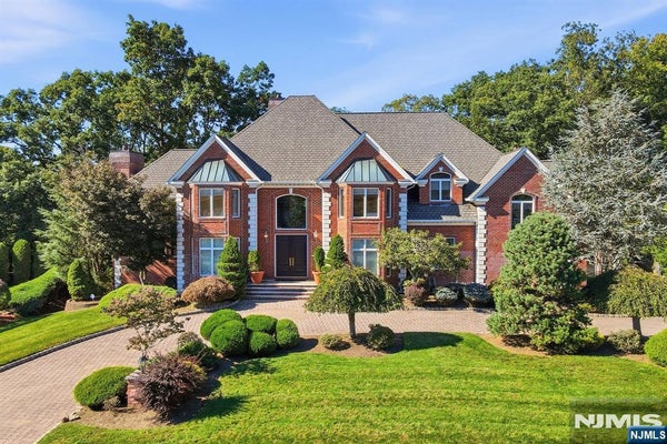 54 BURNET HILL RD, LIVINGSTON, NJ 07039 - Image b9fa35d80f297f9bacef56dbdf7ac1c8/3976667643