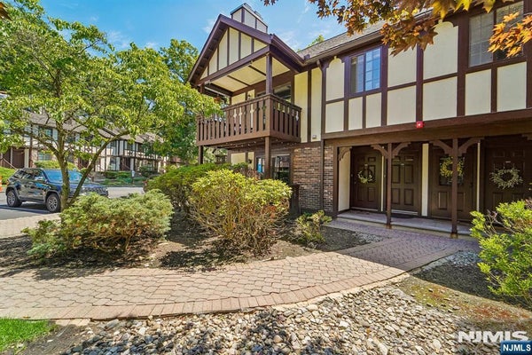 3811 MELVILLE CT # 3811, MAHWAH, NJ 07430 - Image be7c2c7747b26d24d67e39b8d423e3ed/653536043
