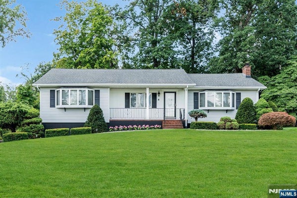 8 COVE LANE RD, WHIPPANY, NJ 07981 - Image bf404d2e4bd225575fa9ae8245d96b9e/826456229