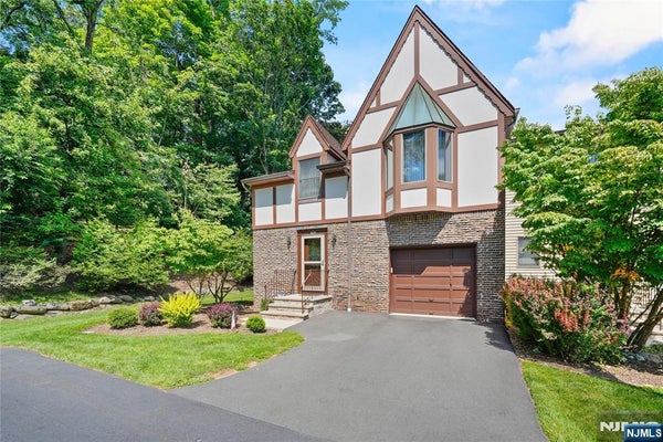 134 N KINDERKAMACK RD APT A, MONTVALE, NJ 07645 - Image c2138d36caa3efc6dc4adead111f5ba0/1844388475