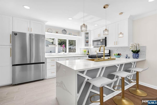 12 RENNER AVE, NUTLEY, NJ 07110 - Image c32ef2fd4bfe04f2976e856260d0ab8b/1290742255