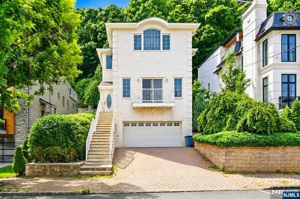 750 UNDERCLIFF AVE, EDGEWATER, NJ 07020 - Image c4176f551ac2aa160a49977afb80babc/473849141