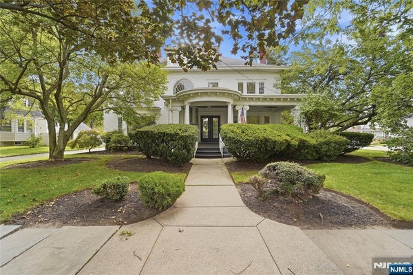 676 BELGROVE DR, KEARNY, NJ 07032 - Image c68f4fbfbb77711c5fe4a92f574f69db/1838019151