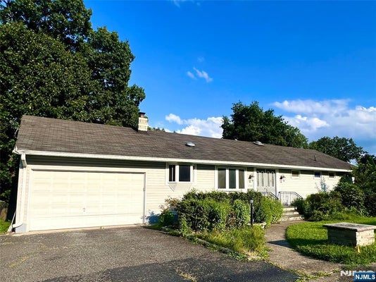 2240 JONES RD, FORT LEE, NJ 07024 - Image ca76d4b4508aae3b408e8bf34b26f30c/3565802873