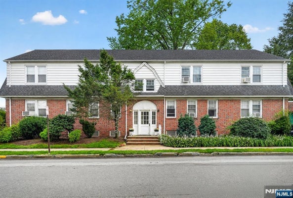 215 TERRACE AVE, HASBROUCK HEIGHTS, NJ 07604 - Image cae0e93b3db5b321ebee62b88ed0b0da/2272465689