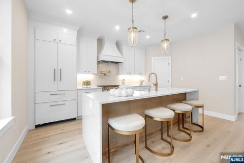 Photo for 188 Broadway 8