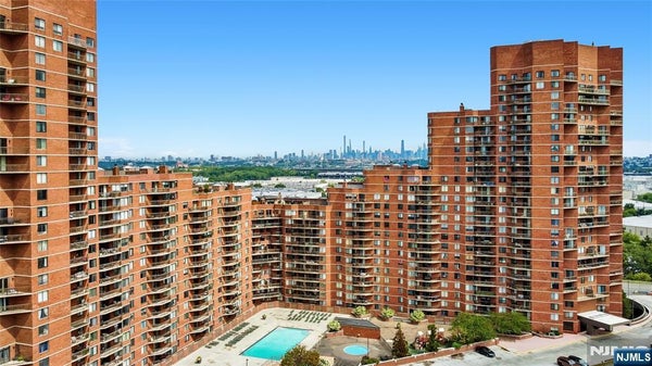 117 HARMON COVE TOWER APT 117, SECAUCUS, NJ 07094 - Image cd88f510780da801b6ec2b7de263ec90/379714668