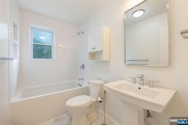 605 GROVE ST APT H1, CLIFTON, NJ 07013 - Image d2123cd2b4eb0614bddff5d8733d6144/2854862757