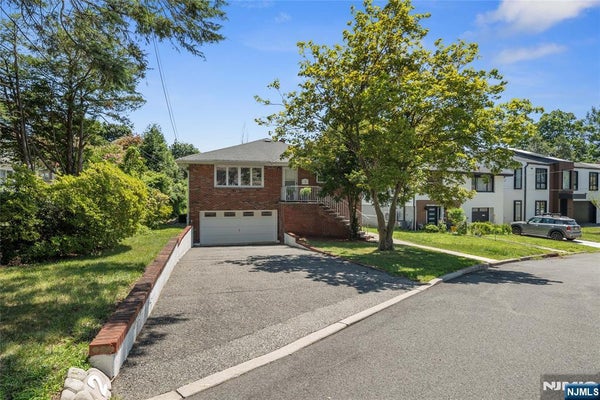 2 HENRY ST, ENGLEWOOD CLIFFS, NJ 07632 - Image d9a75ee0ec9db32f0e8b69838882e40f/3622296784