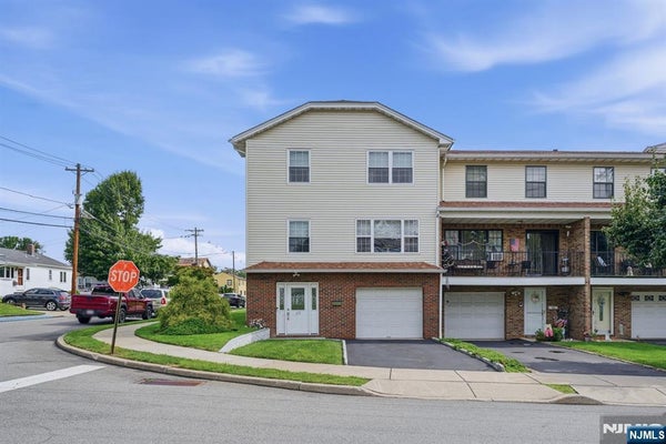 69 HENRY ST APT 1, ELMWOOD PARK, NJ 07407 - Image dcfaacb4d0bb5fc317768739ffa1fde1/4073081400