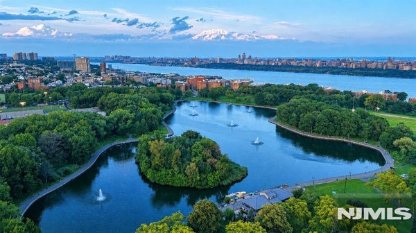 8800 BLVD E 8M, NORTH BERGEN, NJ 07047 - Image dea353264a7b005772f4ecefd248d210/3579373943