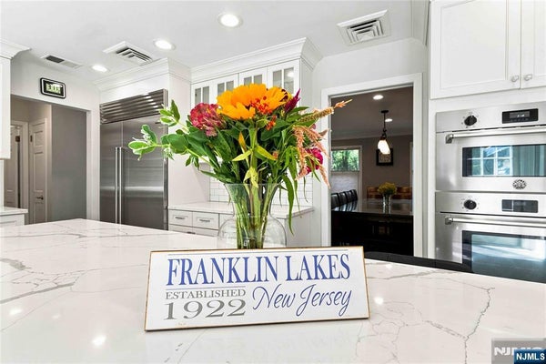 700 OAK LN, FRANKLIN LAKES, NJ 07417 - Image e04c24aac7531cdce50d509e2fd7fd3d/4162788205