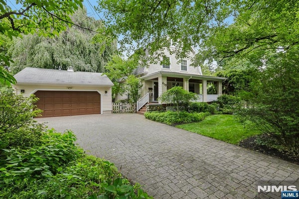 419 HOLLYWOOD AVE, HO HO KUS, NJ 07423 - Image e212450b5accf7975c40b589c5d4eaa8/1295357435
