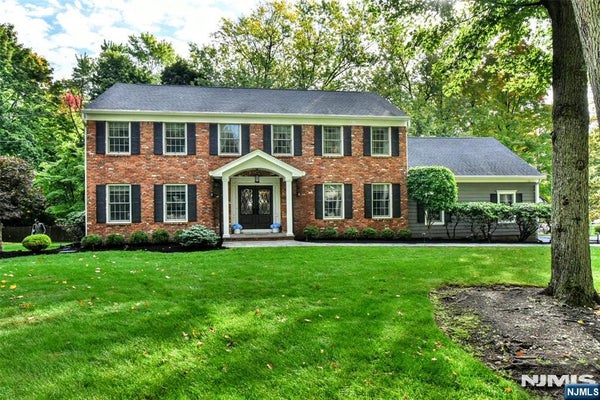 3 CANTERBURY CT, UPPER SADDLE RIVER, NJ 07458 - Image e38d27f68a302afd70f5d9ef7dc4e6e5/3000850403