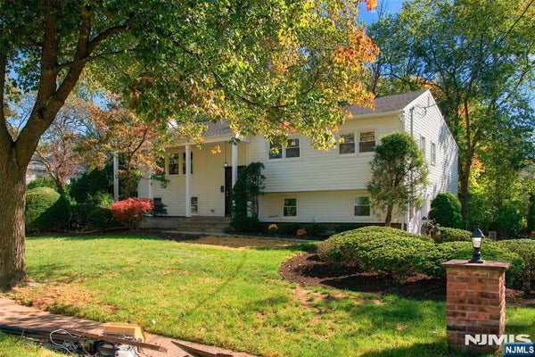 482 TULANE CT, PARAMUS, NJ 07652 - Image e3f7be8a4ecd4c81370e2cdf318e3c5f/577127657