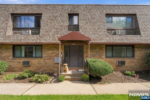 Photo for 164 Diamond Bridge Avenue 9