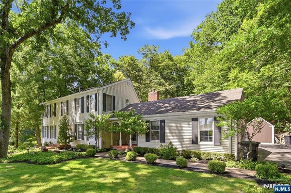 111 KITCHELL LAKE DR, WEST MILFORD, NJ 07480 - Image e6fc5cbec0786aa406df9f1da9baf367/2782713065