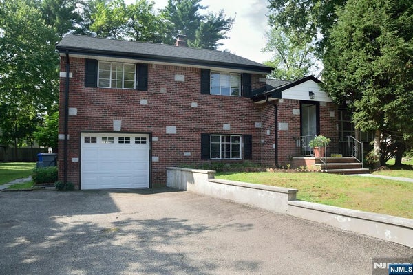 46 NEWCOMB RD, TENAFLY, NJ 07670 - Image e7d288879f8e1e73da1bd2f334e12573/3579998681