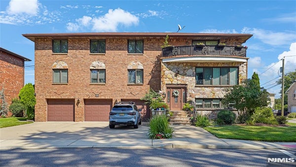 58 WILSON ST # 2, LITTLE FERRY, NJ 07643 - Image e8d2e562d335f0b72dde2a708fac3271/1301964274