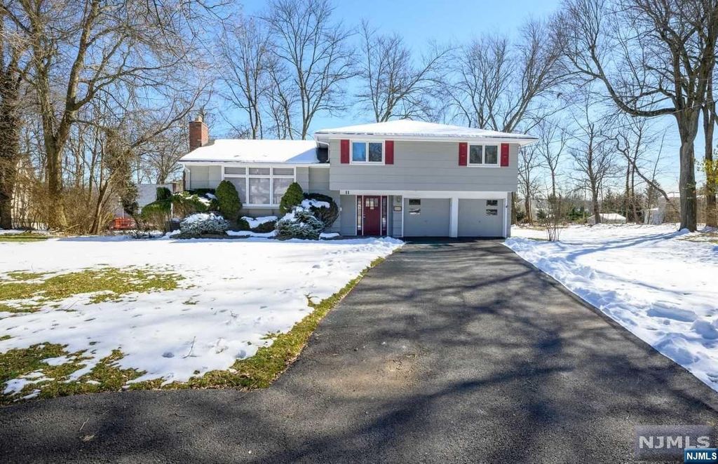 11 Bristol Court Livingston NJ 07039 MLS #24005406 Howard Hanna