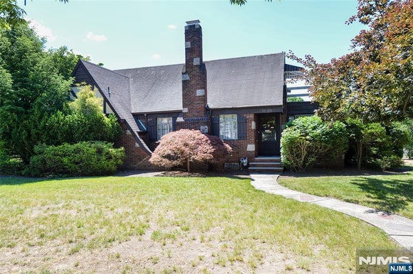 15-06 MORLOT AVE, FAIR LAWN, NJ 07410 - Image ecc1e4b8e4244f970123ce0f524a8ff2/3492718315