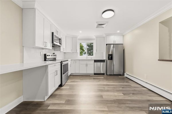 282 FARNHAM AVE, LODI, NJ 07644 - Image f0b5cd6c6af8ea423e74467cf1e7c48a/1301571806