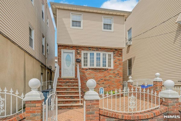 149 CHESTNUT ST, KEARNY, NJ 07032 - Image f0de03abccca2a34d7027969f9e4ca1a/3625997765
