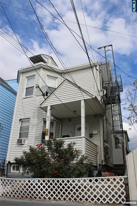 Photo for 124 Albion Avenue