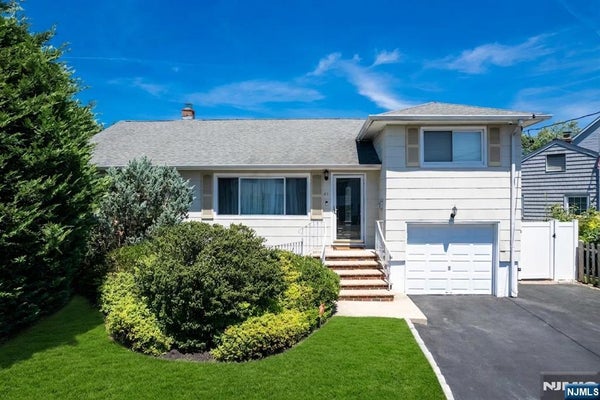 44 LORRIE LN, CLIFTON, NJ 07012 - Image f1f7e786a7121b6b0dc19b2c817c8b96/3653554201