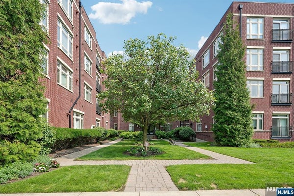 4430 RIVERVIEW AVE APT 430, ENGLEWOOD, NJ 07631 - Image f259b8bce3793ced9875cfd0dcbe02fc/2337308619