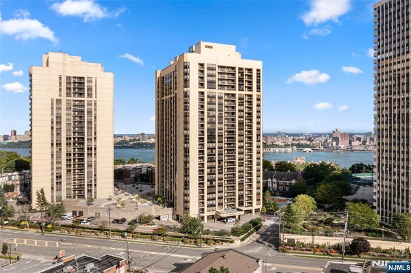 800 PALISADE AVE APT 24, FORT LEE, NJ 07024 - Image f8e20e4f5b8d6782c03a40f77d0057bd/3589098226