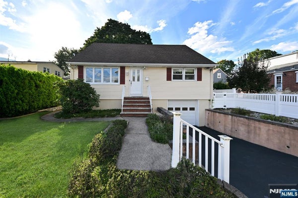 156 CLINTON ST, EMERSON, NJ 07630 - Image fbb3e611df1f24928a03ea74f47e6d61/3576276568