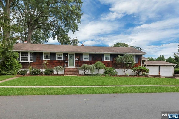 327 COOLIDGE AVE, TOWNSHIP OF WASHINGTON, NJ 07676 - Image fe9d9d5ad4ca05e1d47bb5ef6eea92b5/376479358