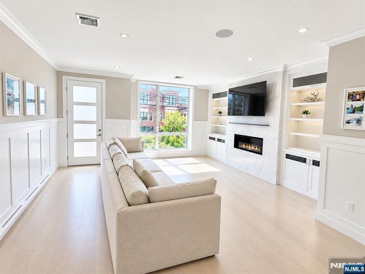 2195 LINWOOD AVE, FORT LEE, NJ 07024 - Image ffcea2bf1a92d9d43b05d7437c3e6c0d/161451197