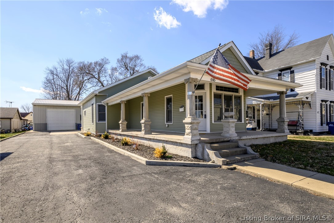 Photo 1 of 41 — 616 E Utica Street, Sellersburg, IN 47172