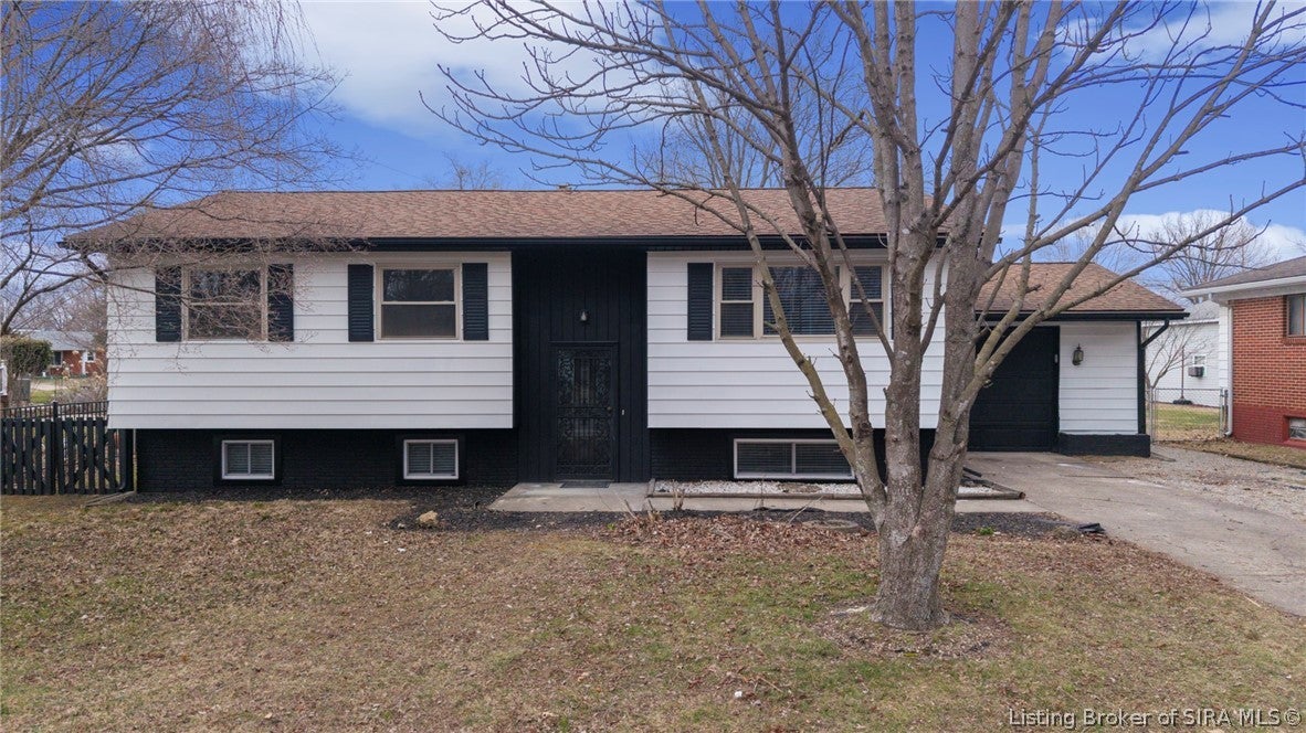 Photo 1 of 49 — 638 Georgian Avenue, Sellersburg, IN 47172