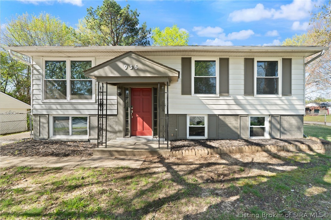 Photo 1 of 28 — 936 Pennsylvania Avenue, Jeffersonville, IN 47130