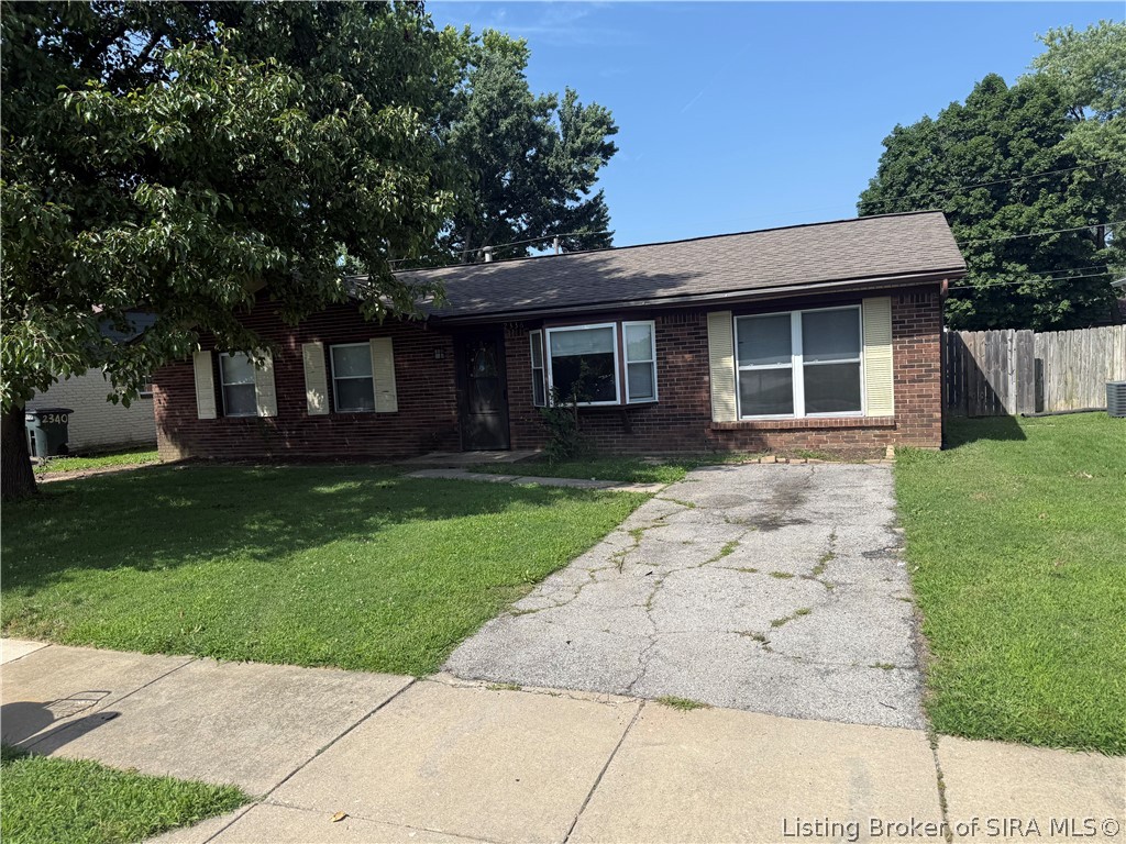 Photo 1 of 30 — 2336 Tupelo Drive, Clarksville, IN 47129
