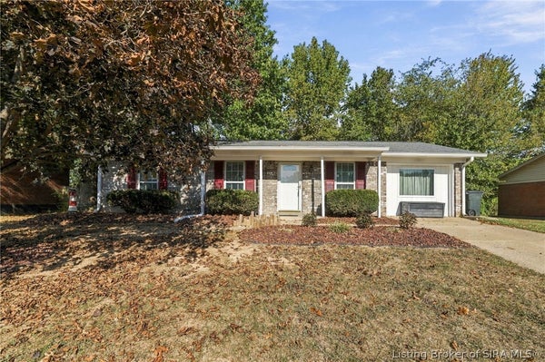 3640 GRAY FOX DR, NEW ALBANY, IN 47150 - Image 4adbf4e8f1e35181f0ebd7accecaa9e2/2724020438
