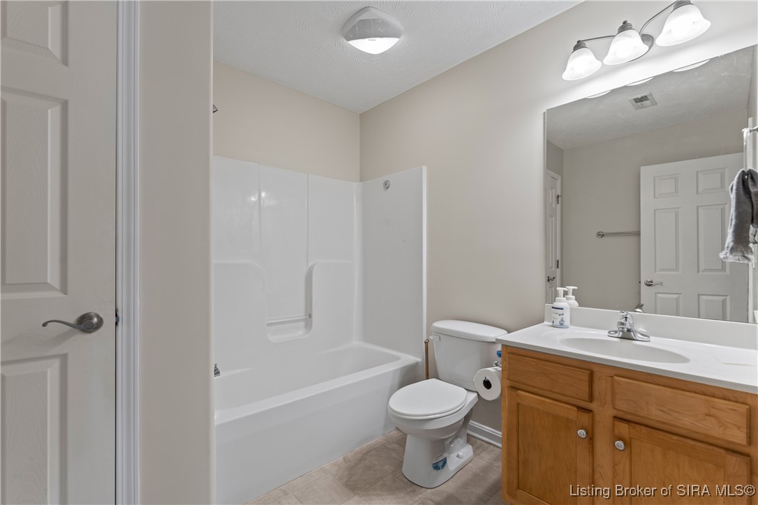 Jeffersonville, Indiana 47130, United States, 3 Bedrooms Bedrooms, ,2 BathroomsBathrooms,Residential,Active,86388