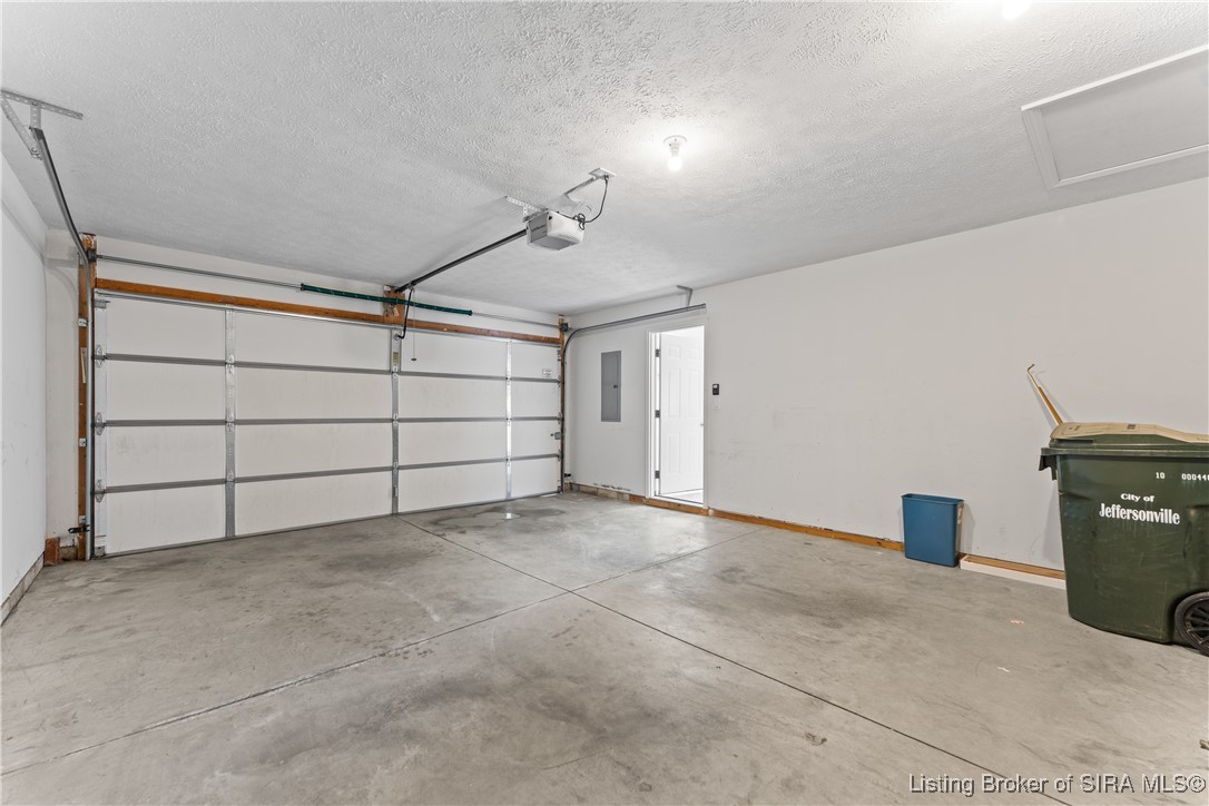 Jeffersonville, Indiana 47130, United States, 3 Bedrooms Bedrooms, ,2 BathroomsBathrooms,Residential,Active,86388