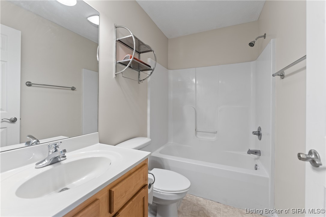 Jeffersonville, Indiana 47130, United States, 3 Bedrooms Bedrooms, ,2 BathroomsBathrooms,Residential,Active,86388