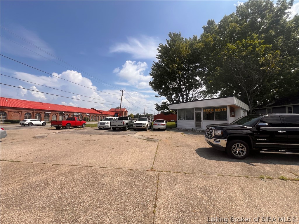 Photo 1 of 9 — 516 E 10th Street, Jeffersonville, IN 47130