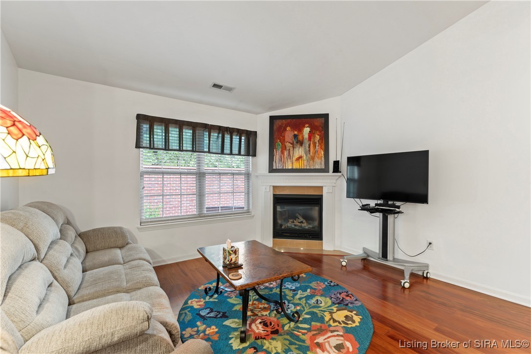 Clarksville, Indiana 47129, United States, 2 Bedrooms Bedrooms, ,2 BathroomsBathrooms,Residential,Active,41142