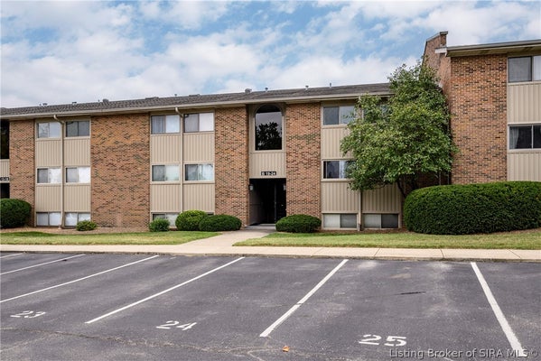 24 LAKESHORE DR, CLARKSVILLE, IN 47129 - Image 936679fc6c29f7beee5bc92ef77769df/4150854331