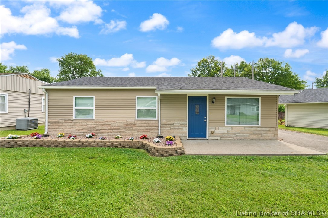 Photo 1 of 41 — 3102 Beacon Drive, New Albany, IN 47150