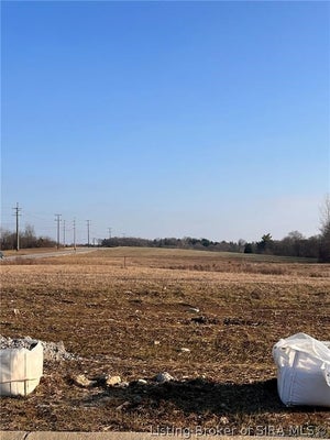 8135 FARMING WAY, CHARLESTOWN, IN 47111 - Image b83f712a49d149cda31c0965254f879b/1409057201