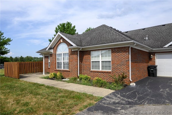 1933 HARMONY CIR, CHARLESTOWN, IN 47111 - Image bb20fba8e13ba51e78bfb472f348e9b0/2952067219
